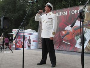 Солист Музыкального театра Леонид Маркин