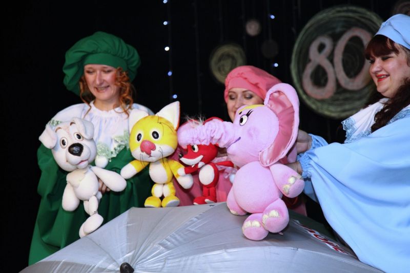 Волгоградский областной театр кукол отметил свое 80-летие