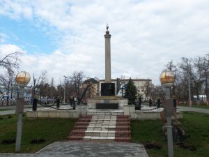 Локтионова Валентина. 61 год, г. Урюпинск. Памятник морякам в Урюпинске
