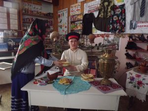 Парамонова Ирина, 17 лет, ст. Нижний Чир Суровикинского района. Угощайся, казачок