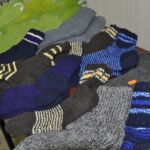 В Суровикинском районе мастерицы вяжут теплые носки для солдат